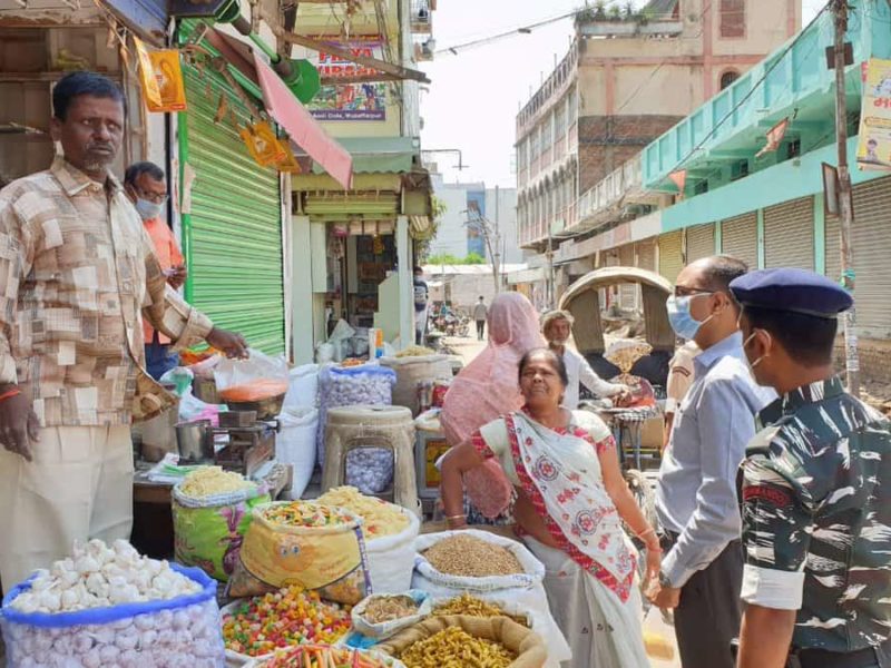 Muzaffarpur DM today has inspected Wholesale and Retail Shops at Gola Road